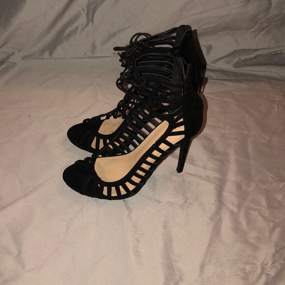 Black heels - Picture 4 of 4